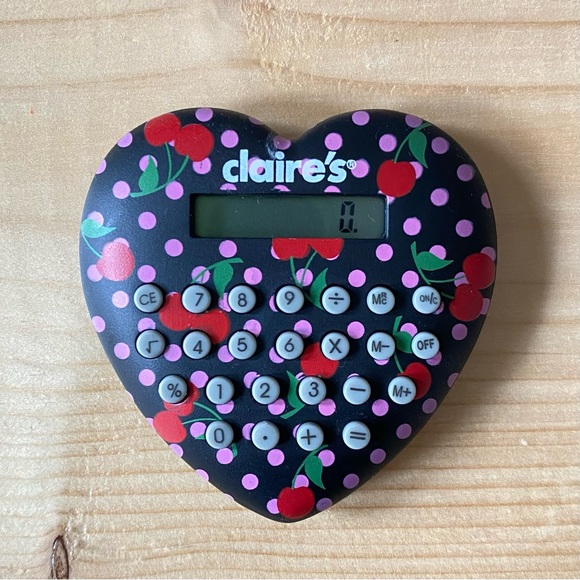 Claire’s mini heart shaped calculator 💙 - Picture 2 of 4